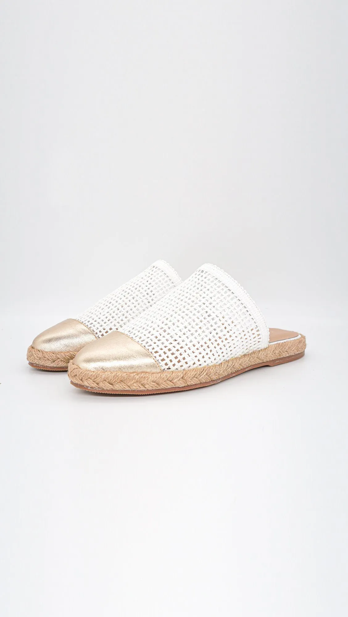 Kaanas Palau Fishnet Mule Espadrille- White With Gold